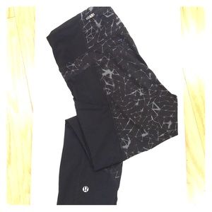 Lululemon patterned crop size 6